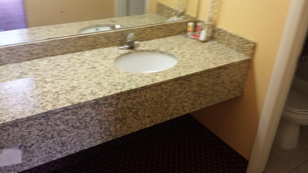 Econo Lodge Near Bluefield College Экстерьер фото