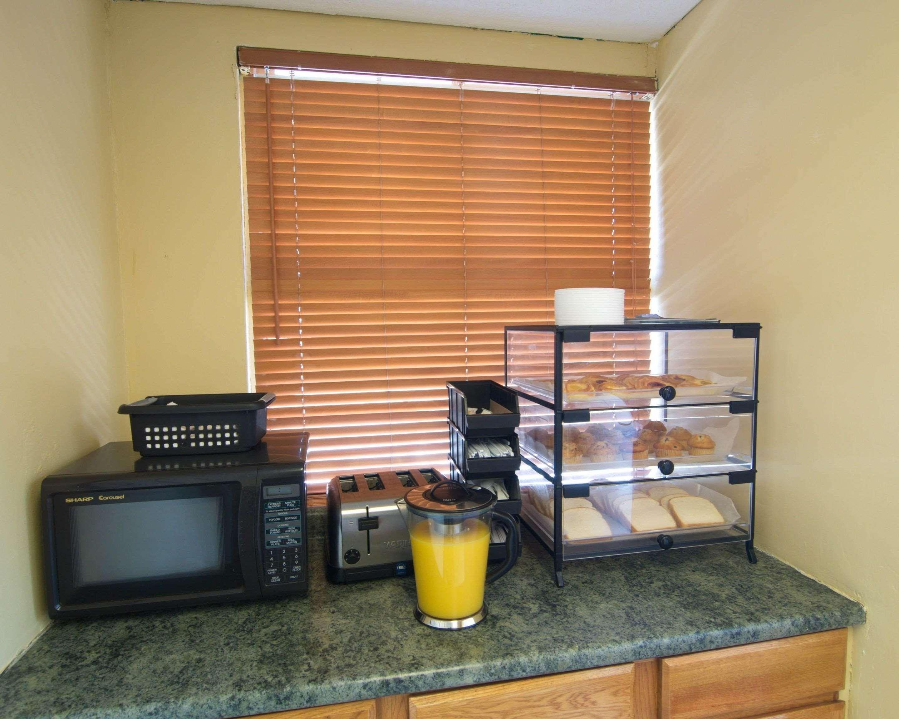 Econo Lodge Near Bluefield College Экстерьер фото
