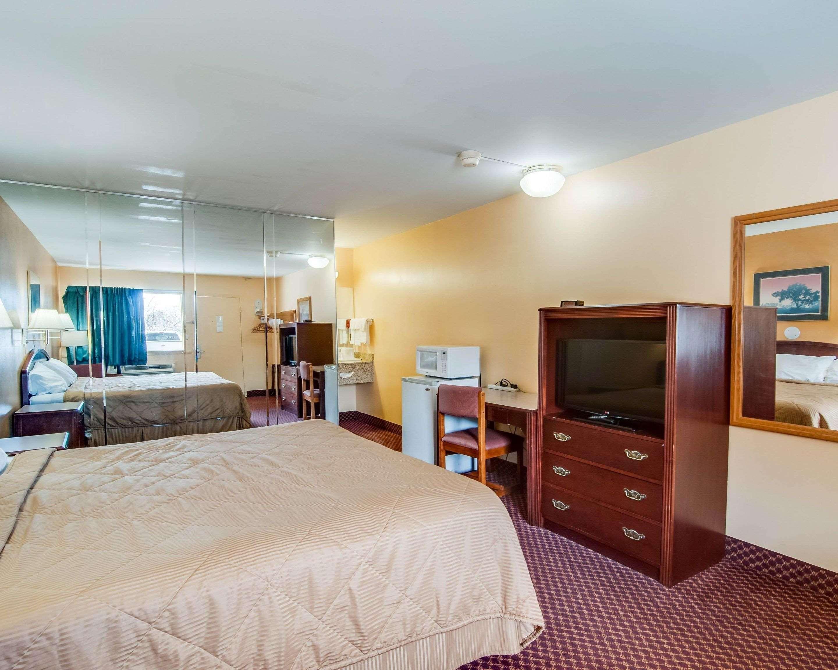 Econo Lodge Near Bluefield College Экстерьер фото