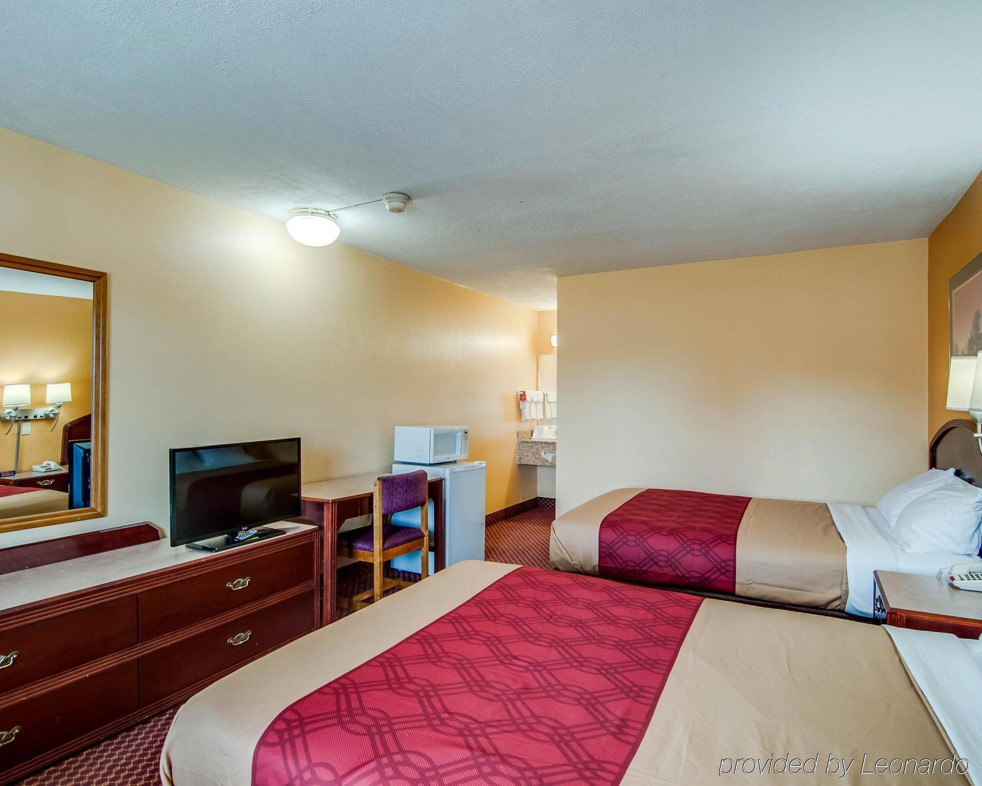 Econo Lodge Near Bluefield College Экстерьер фото