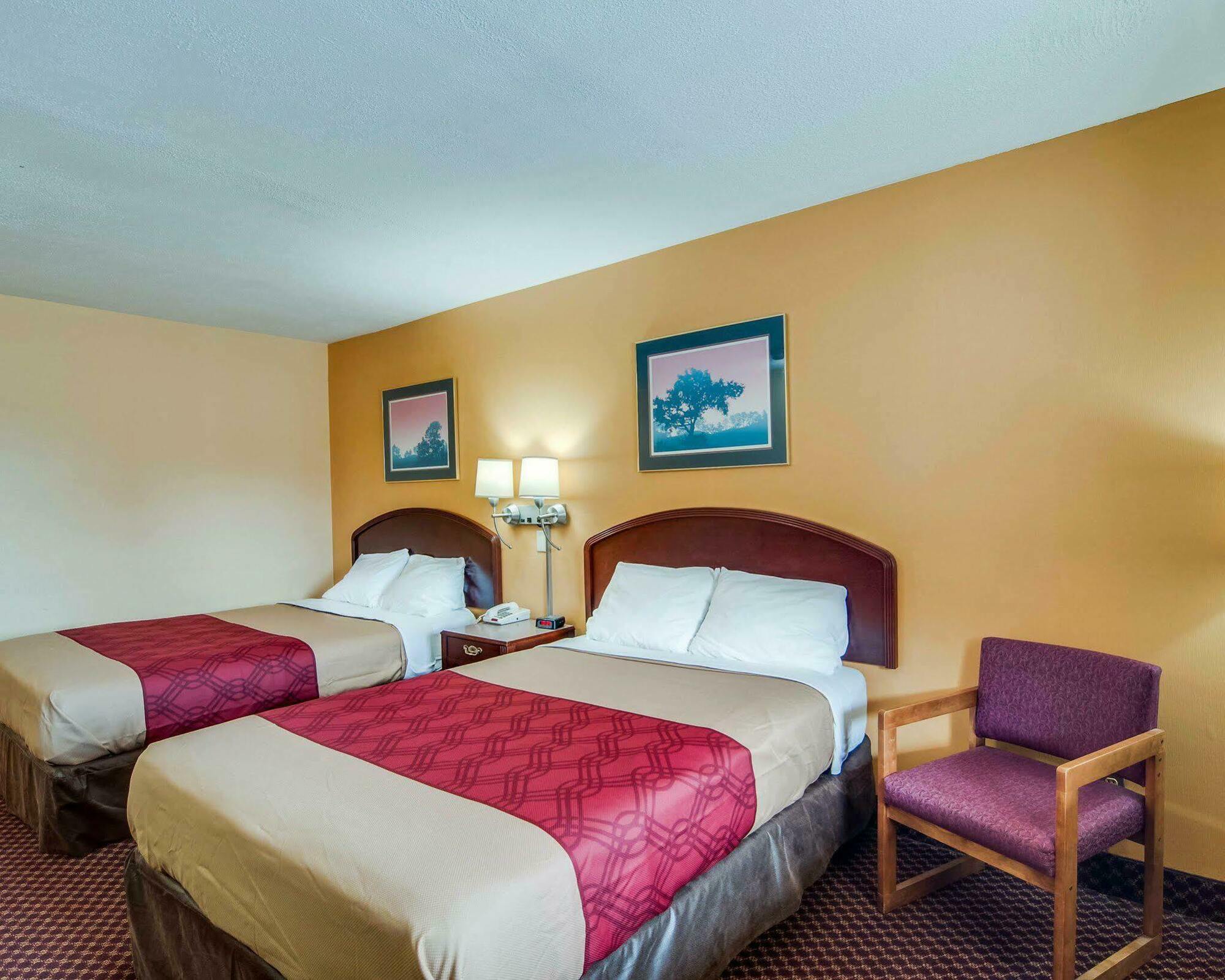 Econo Lodge Near Bluefield College Экстерьер фото