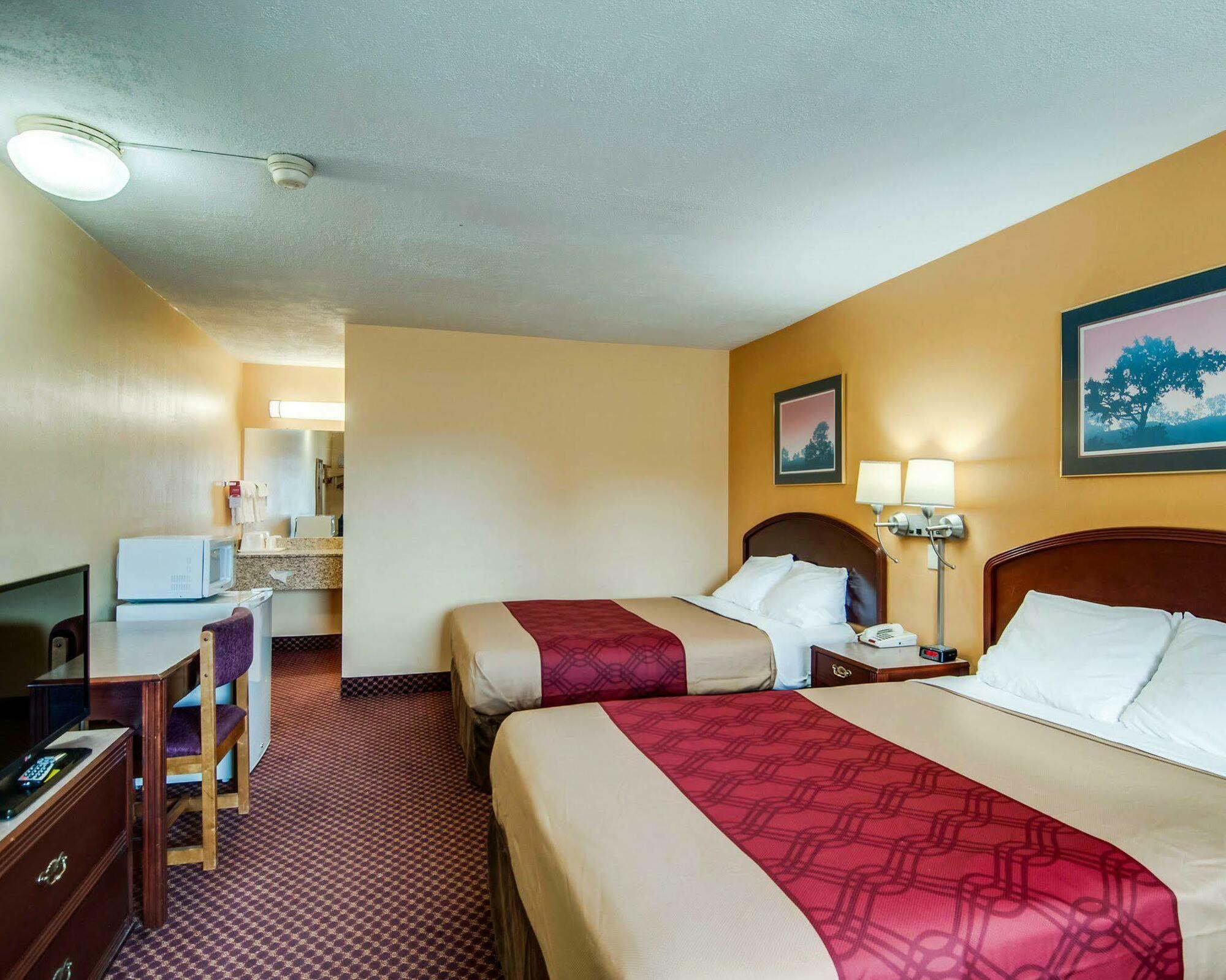 Econo Lodge Near Bluefield College Экстерьер фото